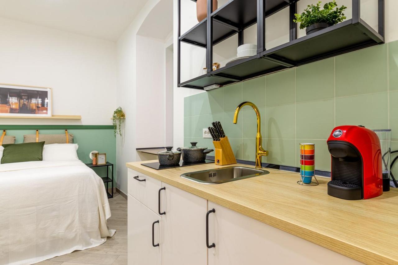 Lovely And Tiny Pied-A-Terre In The City Center Triest Exterior foto