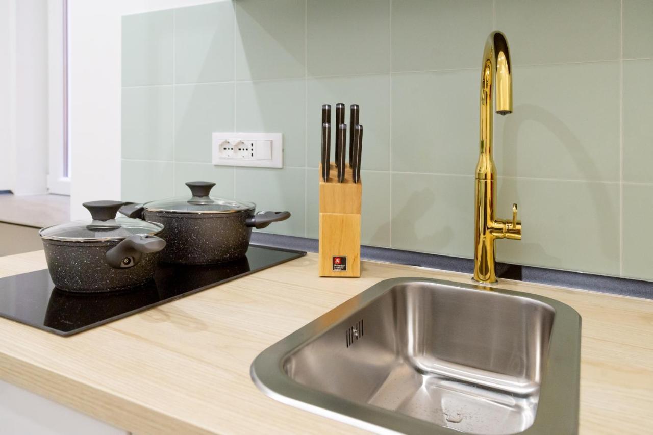 Lovely And Tiny Pied-A-Terre In The City Center Triest Exterior foto